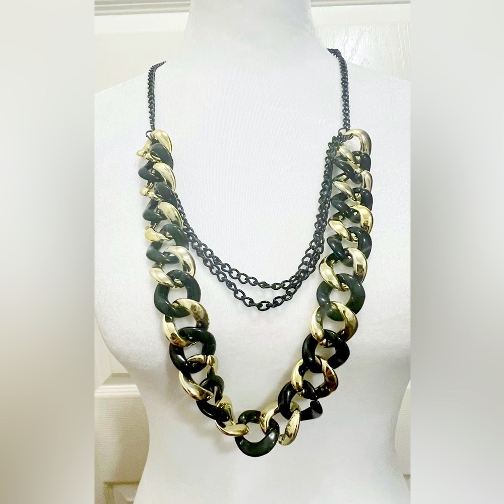 Acrylic Black, Gold Wide Link Chain